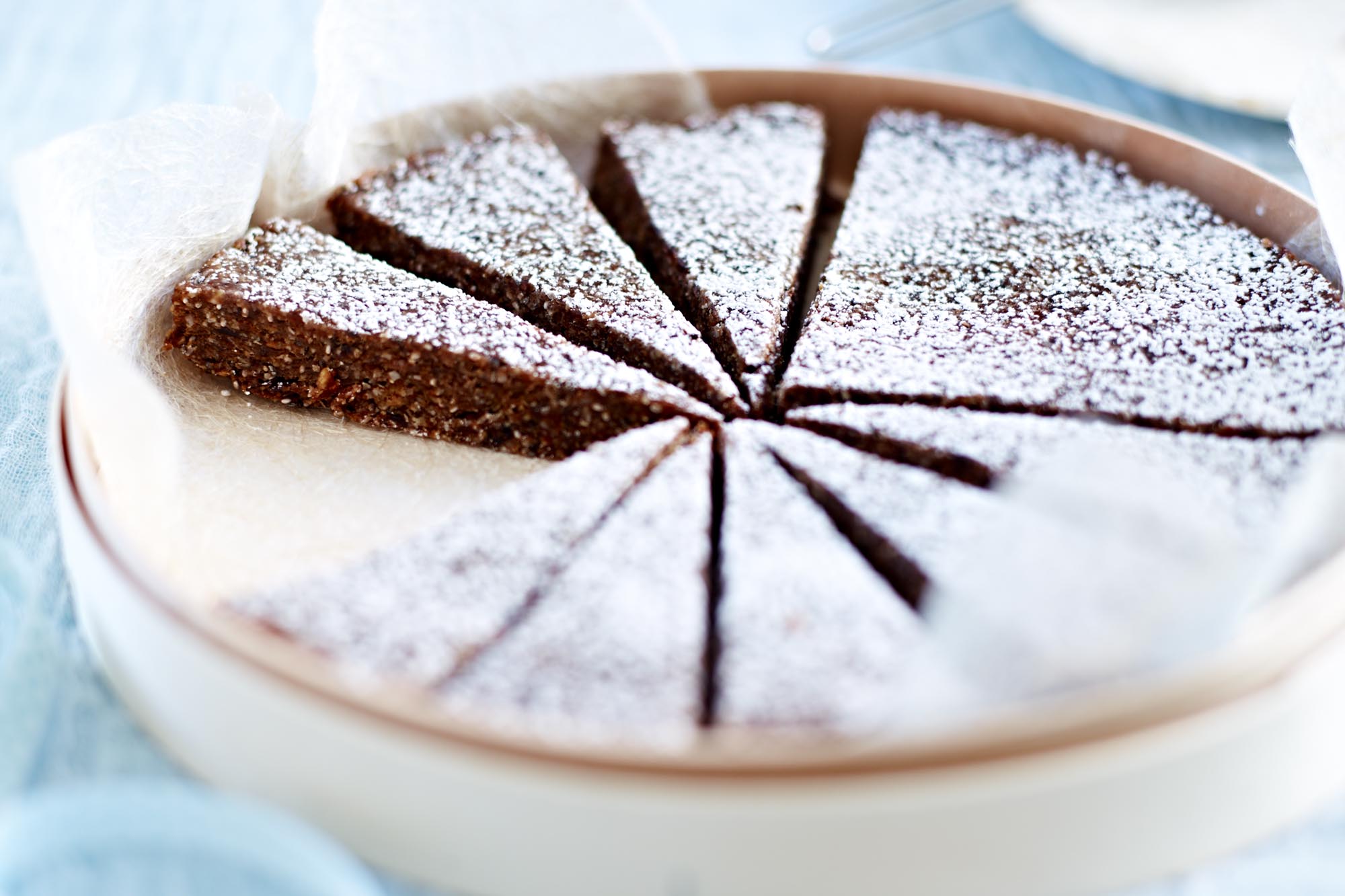 byron bay nutritionist chrissy freer chia date slice